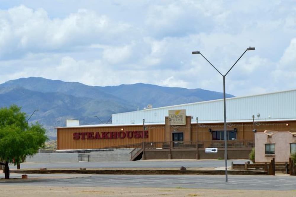 Apache Gold Resort Hotel