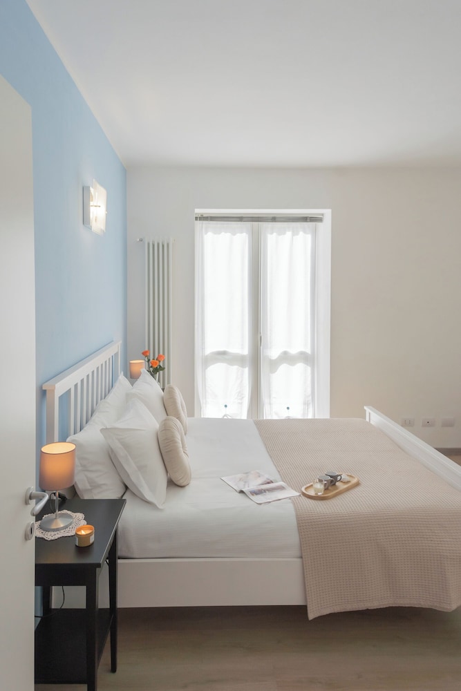 La Quiete With Private Garden by Rent all Como