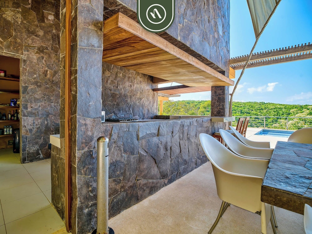 Luxury Oceanfront Villa - Private Beach - Pool