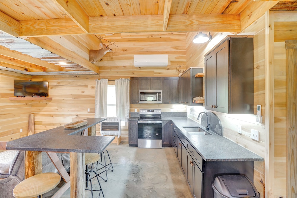 5 Mi to Lake Barkley: Secluded Retreat in Kuttawa