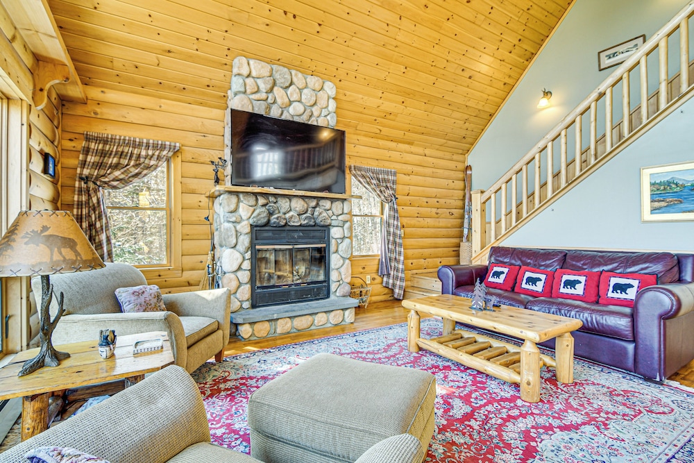 Private Hot Tub & Sauna: Bryant Pond Retreat!