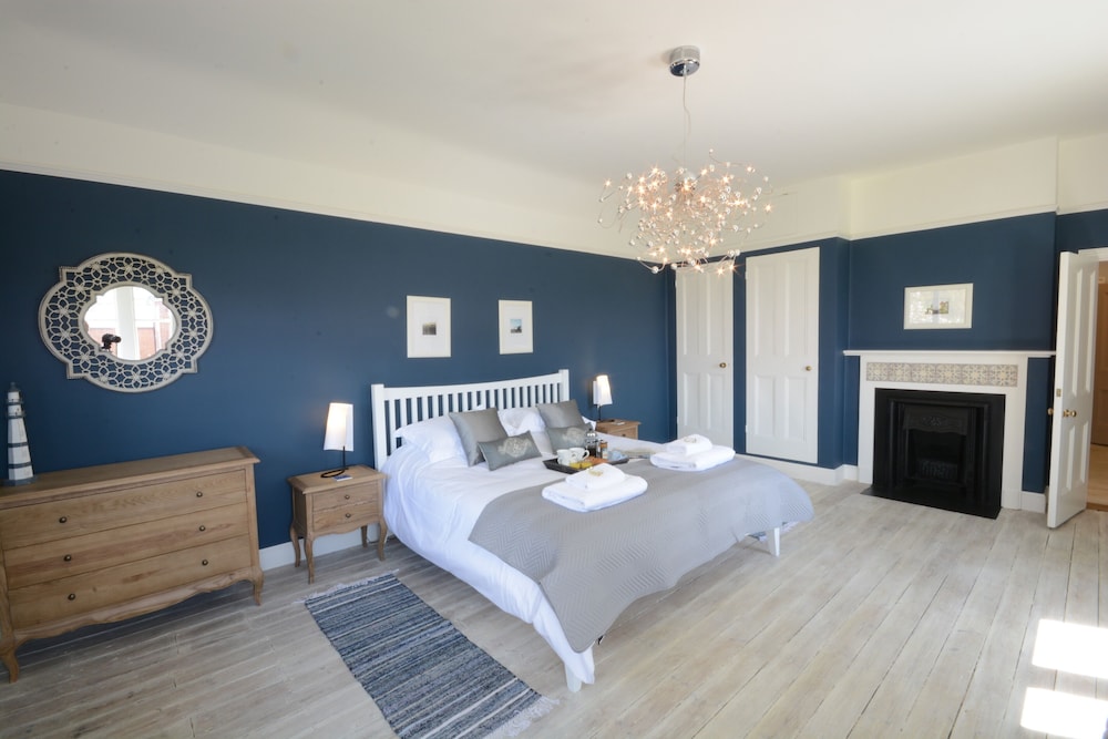 Holly Lodge