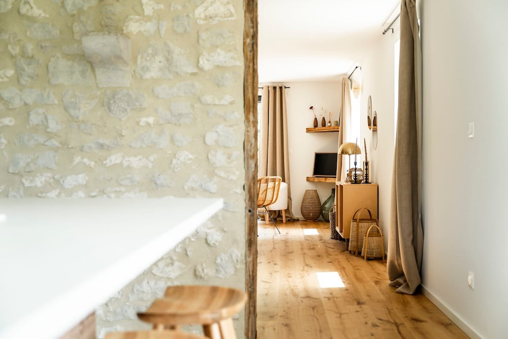 G te Singulier et Authentique Dans Ancienne Ferme