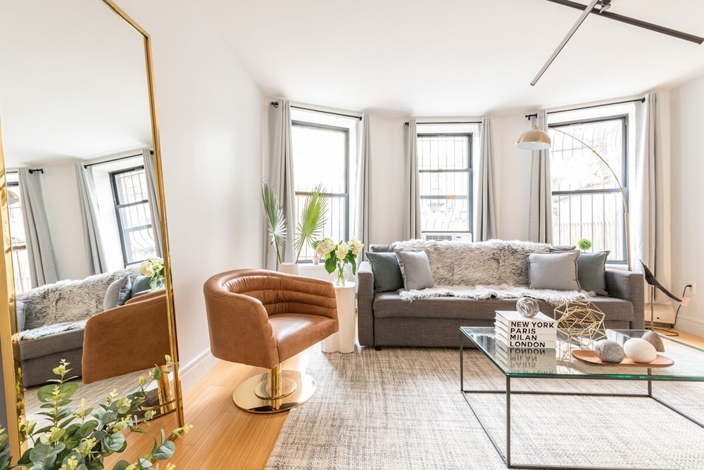 Cypress Court I by Rove Travel 2BR Harlem Apt