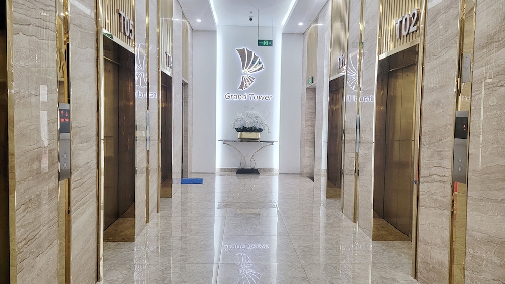 Modern Condo steps from Vincom Plaza view 2