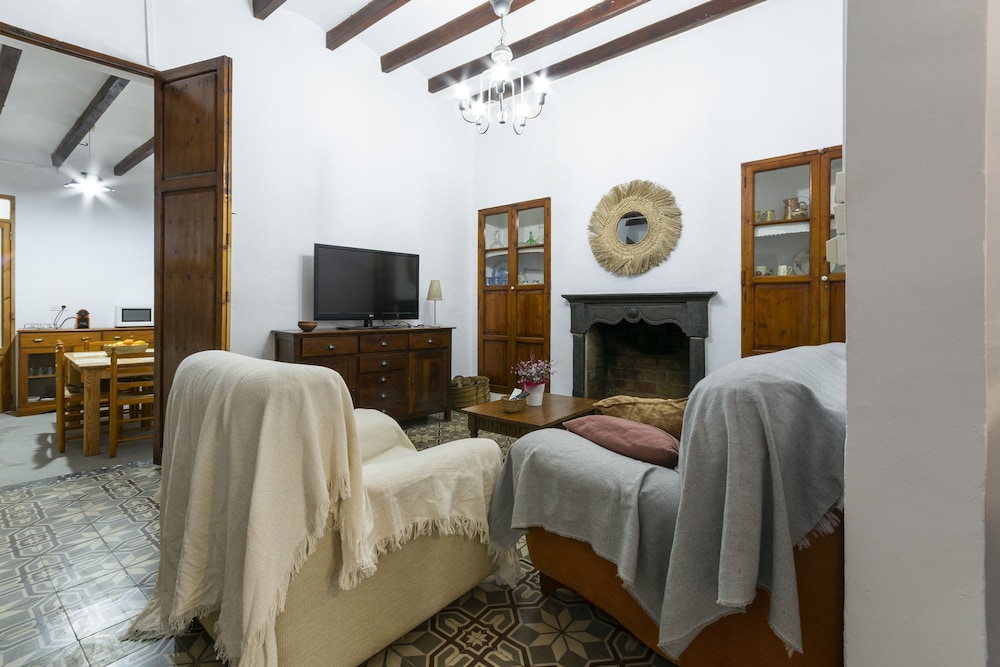 Casc Antic in Javea With 2 Bedrooms and 1 Bathrooms view 4