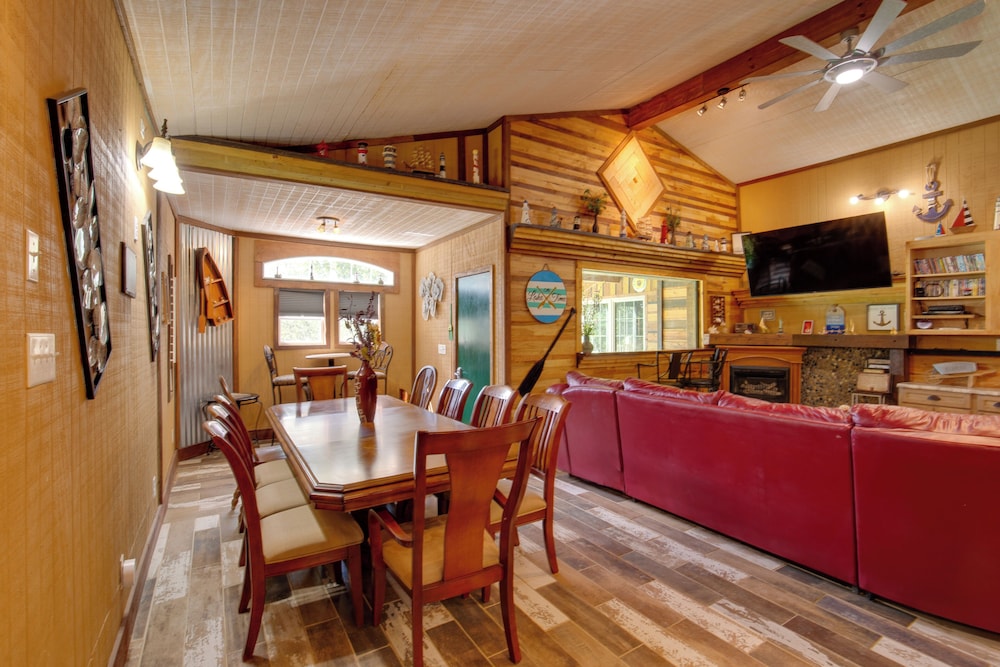 'bayview' - Lakefront Family Cabin in Odessa!