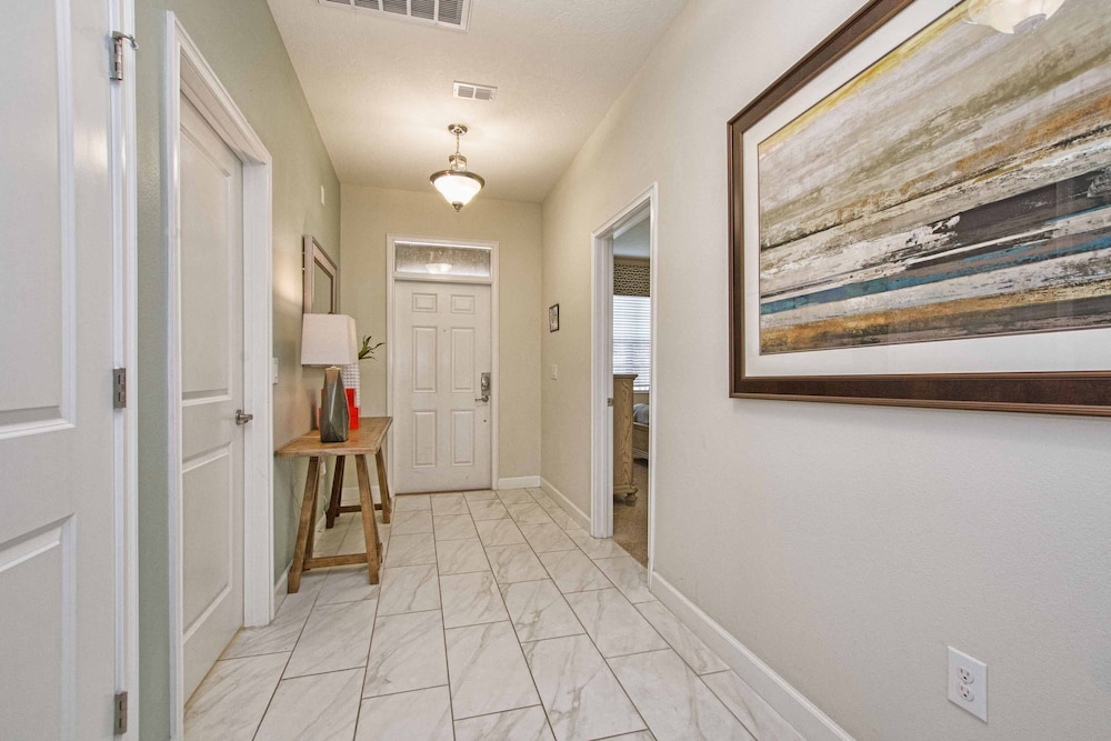 Beautiful Home With Private Pool in Champions Gate
