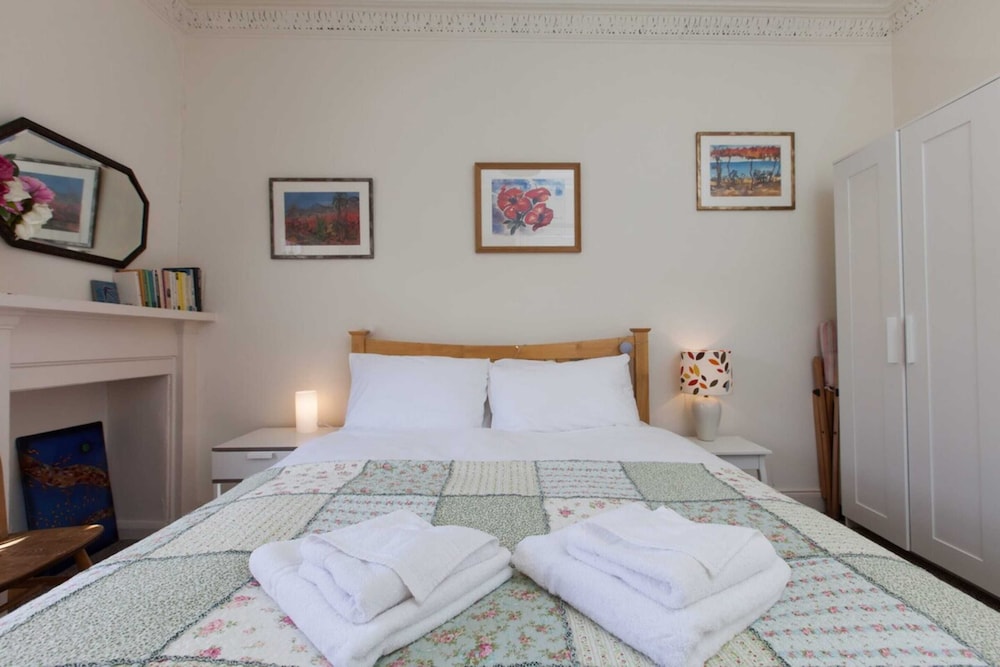 Charming City Centre Flat in Edinburgh