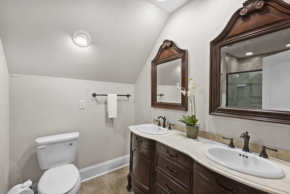 Make a Big Splash in 7BR Lake Norman Home!