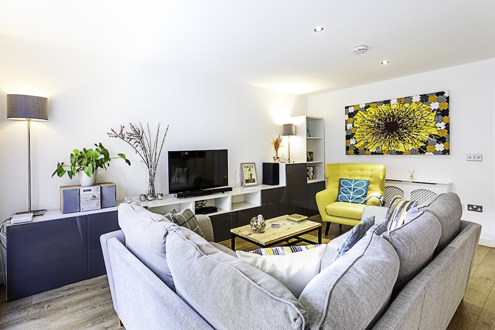 Beautiful Open Plan Garden Flat