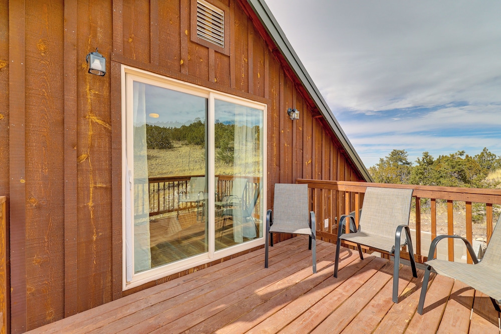 3 Mi to Trails: Secluded Eagar Cabin w/ Mtn Views!