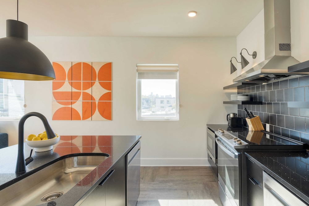 916 Main 12 Unit Buyout - 30bdrs Prvt Two Floors