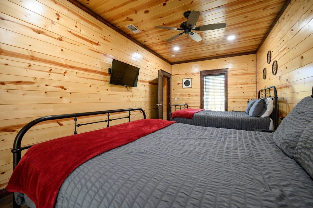 Feelin' Froggy Cabin for 11
