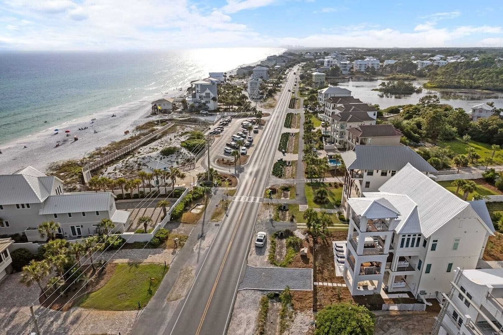 30A Beach Getaway by Avantstay Gulf Views + Pool Golf Cart + Bonfires