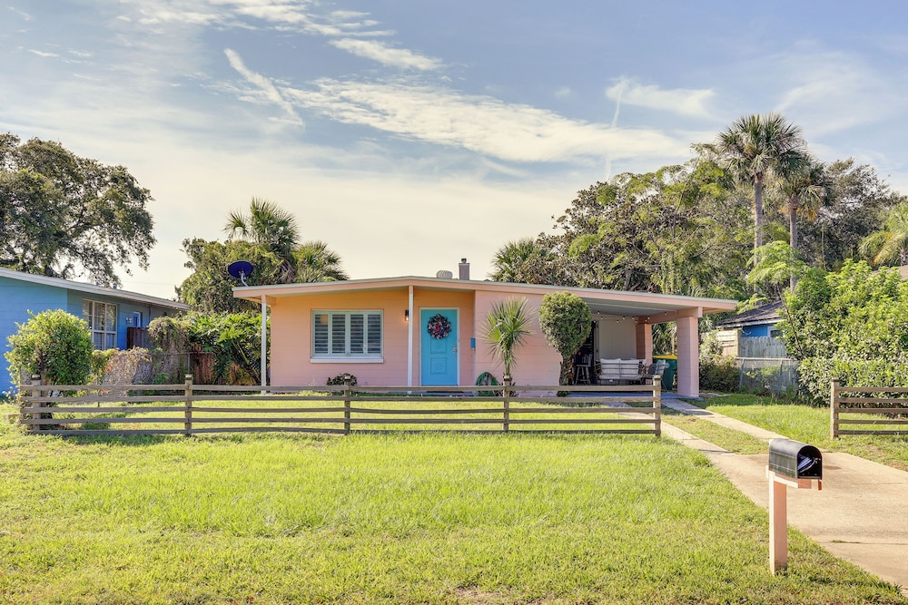 5 Blocks to Jax Beach: Getaway w/ Patio & Yard!