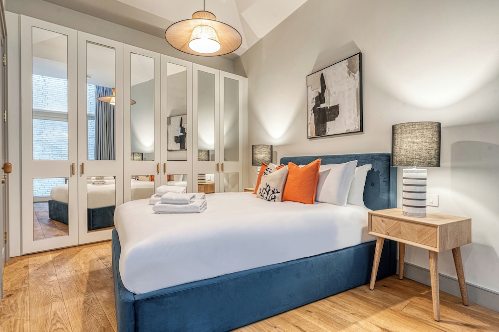 Luxury flats near Big Ben and London Eye