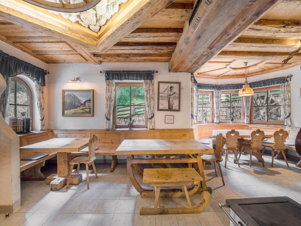 Quaint Alpine hut in the Stubaital With Sauna