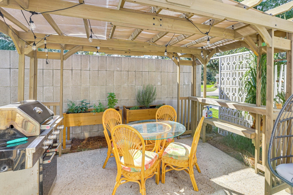 2 Mi to Fsu: Unique Home w/ Patio & Spacious Yard