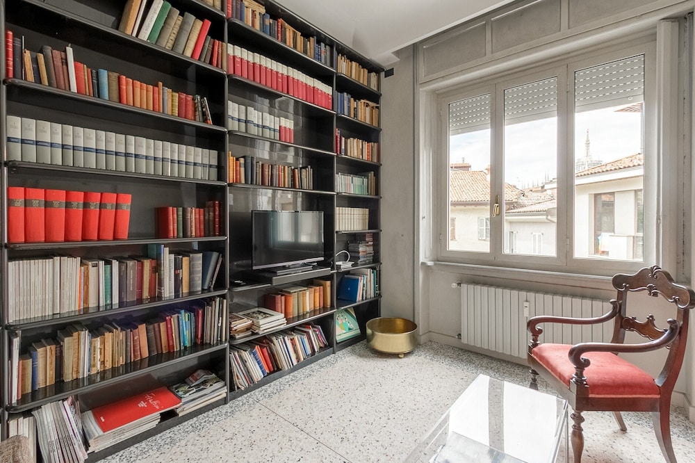 Elegant Apartment Near Duomo