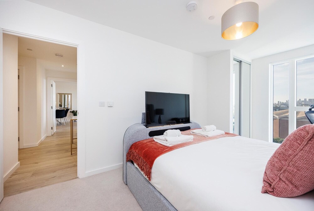 Newly Built 2 Bed Apartment By London City Airport