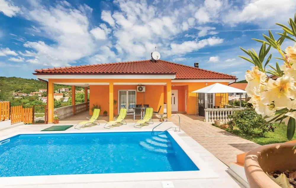 Holiday House with Pool Marika