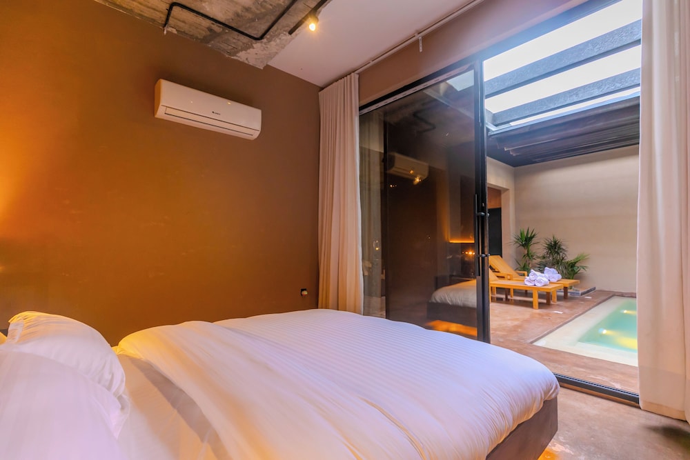 Portal Chalets With Private Pool-Al Arid