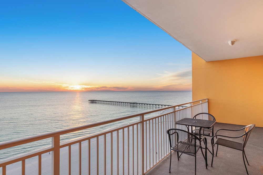 Beachfront Bliss Awaits: 2-bed, 2-bath Condo at Sterling Reef - Sleeps 6!