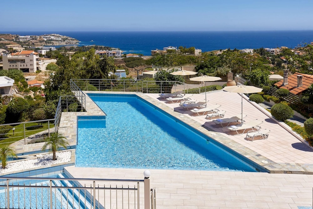 Cozy Vintage Style sea View Apartment Shared Pool view 5