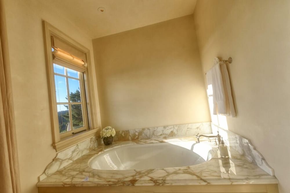 Lx1: Chateau D' Renaitre - Carmel-by-the-sea Luxury Villa: - Property Image 37
