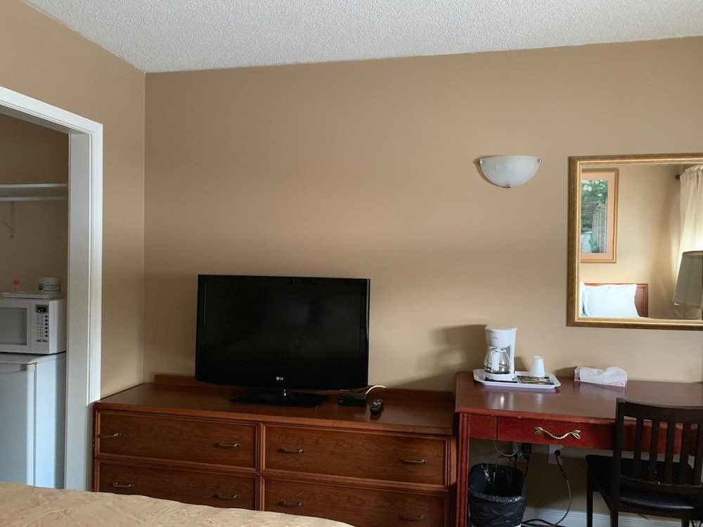 Village Inn & Suites