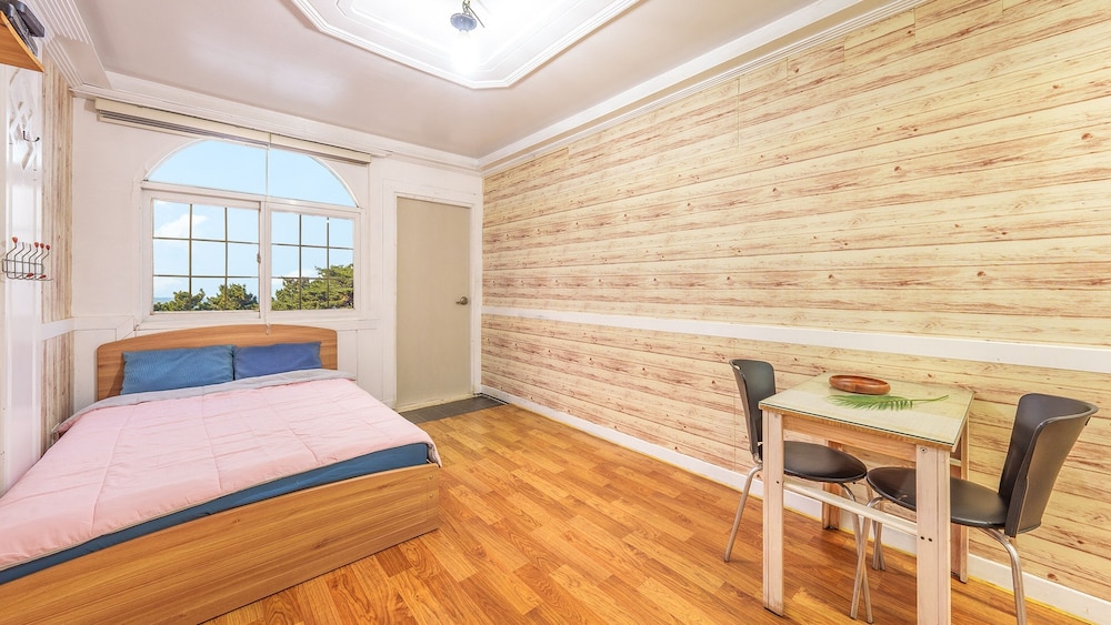 Taean Vintage House Pet-friendly Pension