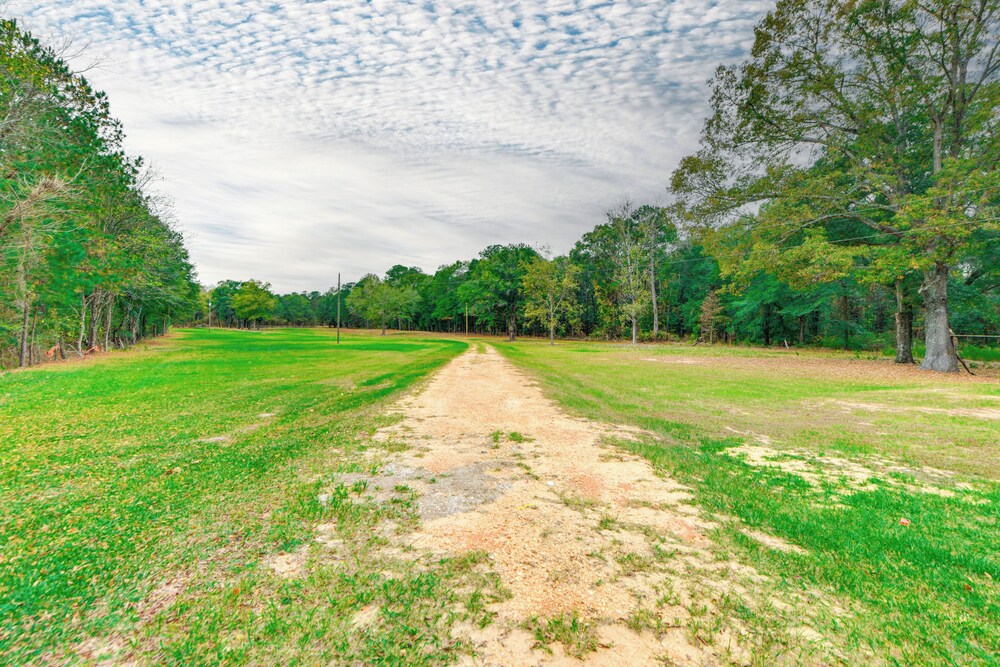 5 Mi to Victoryland Casino: Secluded Home w/ Deck!