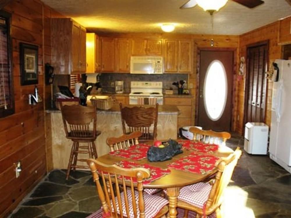 The Lodge at Hideaway Hollow- Copperhill TN view 5