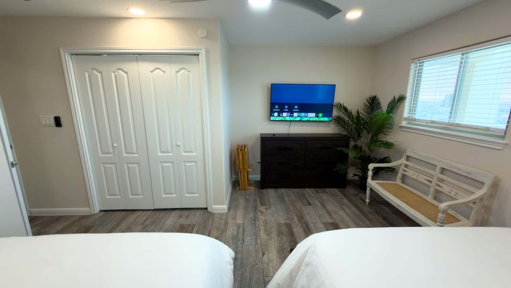 Penthouse Beachfront Views Renovated 4 Bedroom Condo