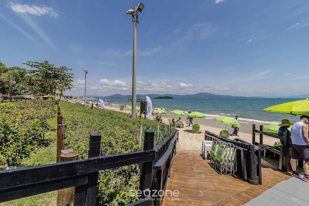 Apart in Cond. w/ Access to Beach and Pool Ave0232