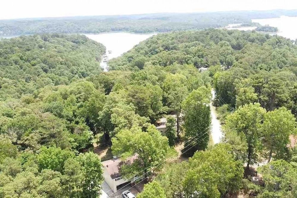 Beaver Lake Hillside Hideaway 2 Bedroom Home by Redawning view 3