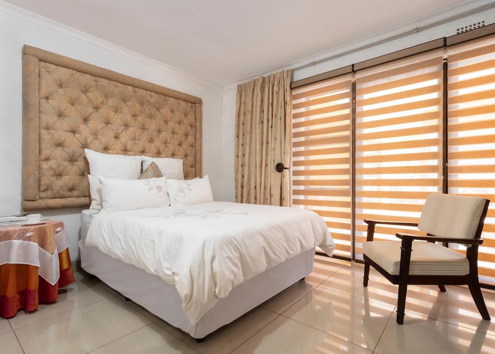 SelaMod Village guest House