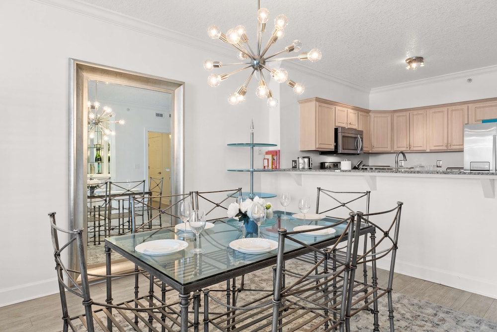 Twin Palms by Book That Condo