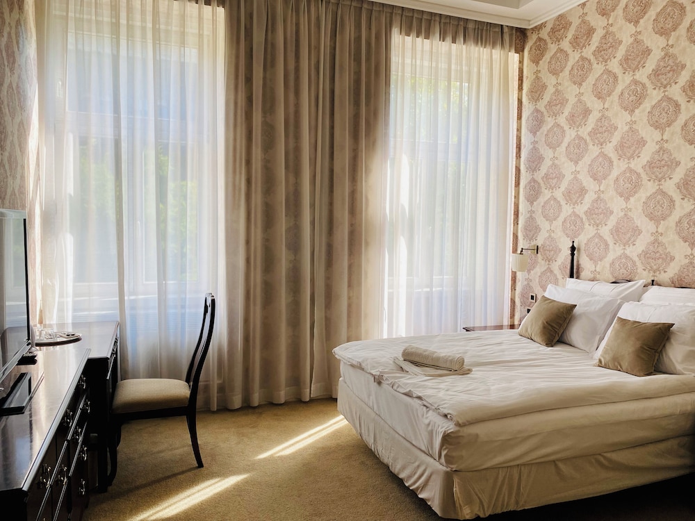 OPERA16 Guestrooms