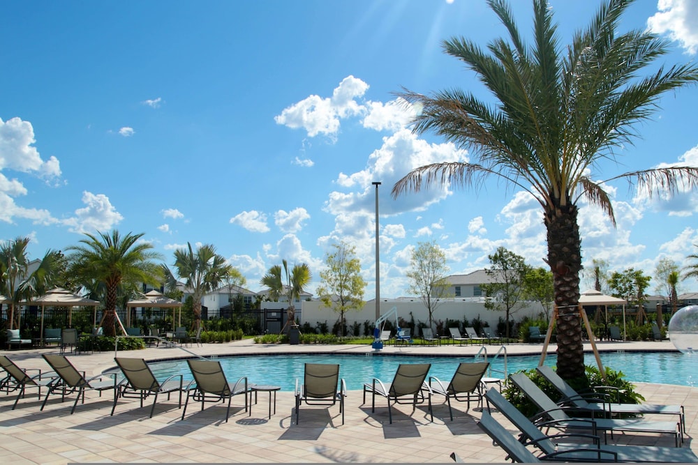 Beautiful 4 BR Close to Disney
