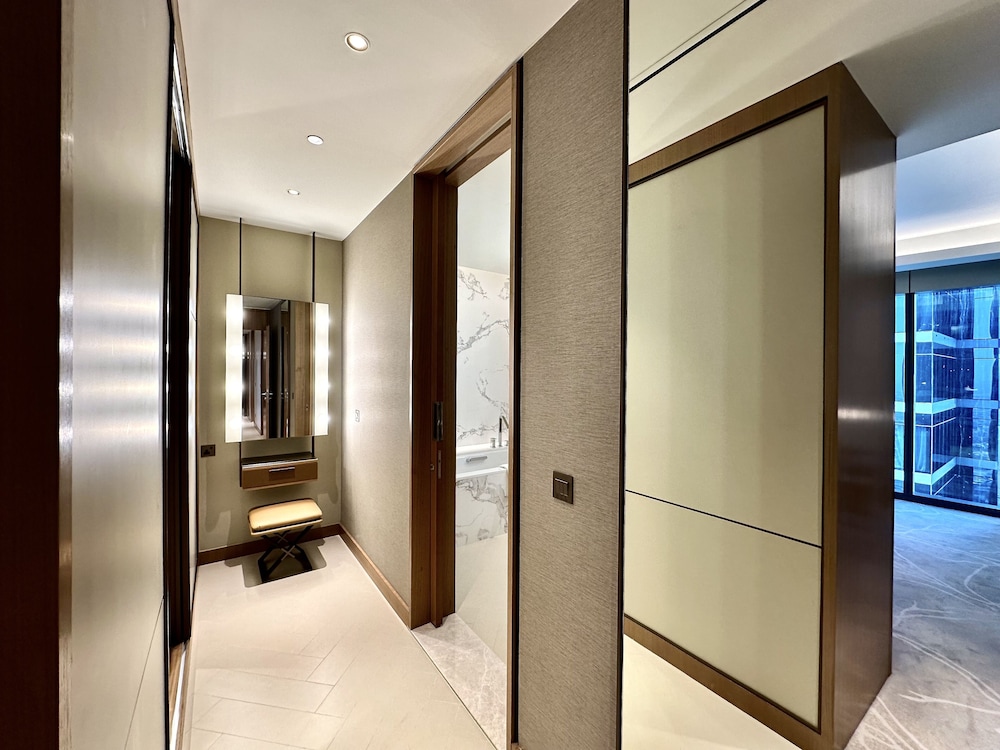Lux BnB Address Opera I Burj Khalif Views