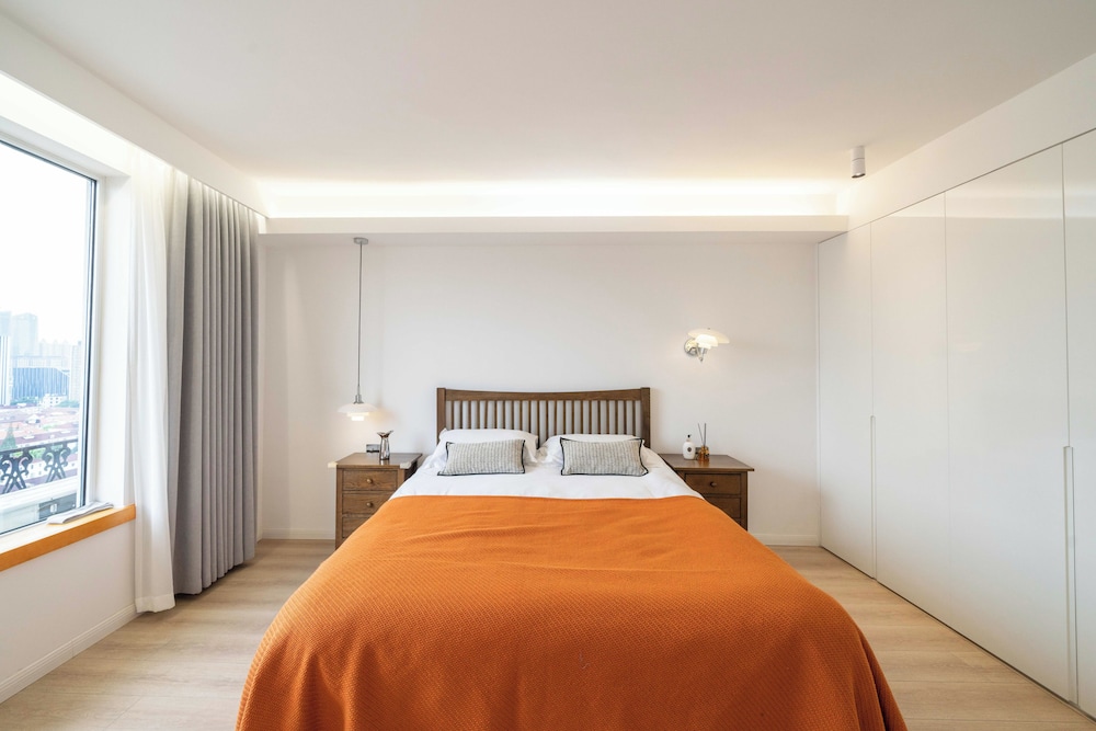 Book and Bed - SML Center
