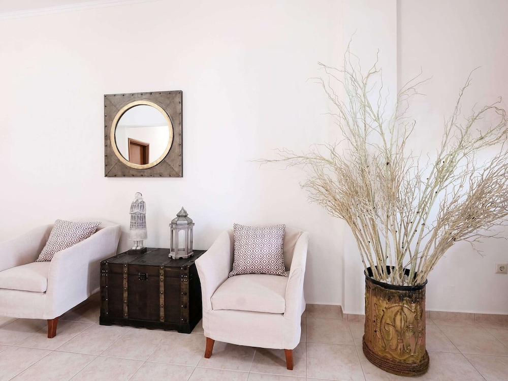 Family Friendly Villa Bluefairy With Private Pool, Near Restaurants & Beach view 3