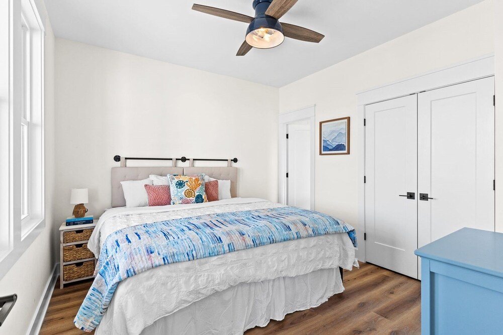 1040 Break / 1040 Ocean Blvd West 4 Bedroom Home by RedAwning
