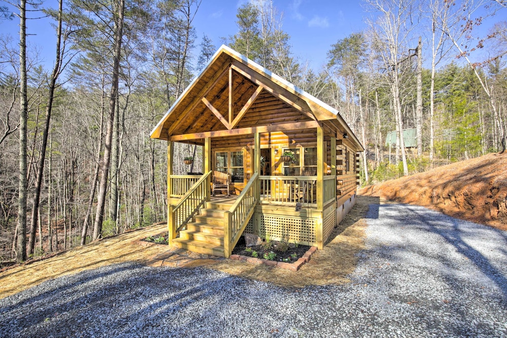 Couples Getaway Cabin by Hiking + Waterfalls! view 4