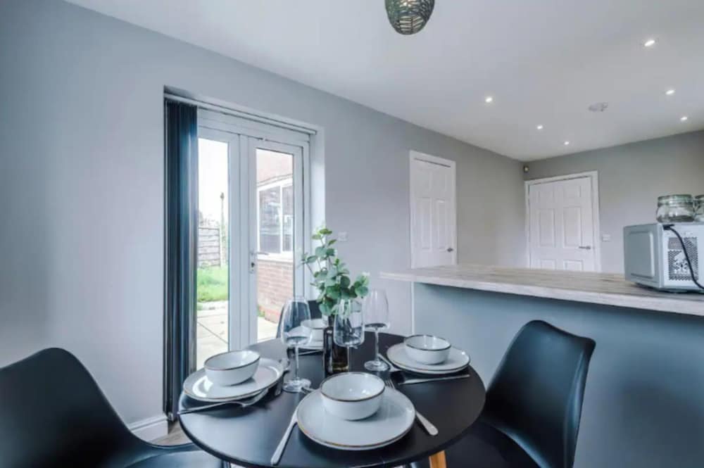 House 3 Bed Sleeps 6 -pets Ok -patio -free Parking