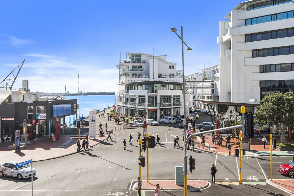 Princes Wharf - 1BR Comfortable Luxury