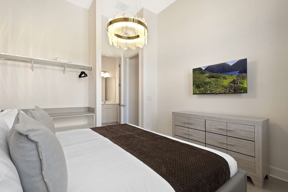 Magical 15-bedroom Villa Game Room, Theater & More!