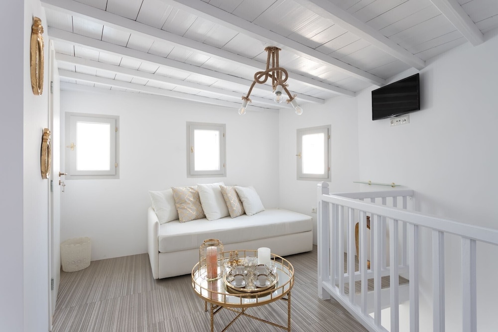 aniko suites Chora view 5